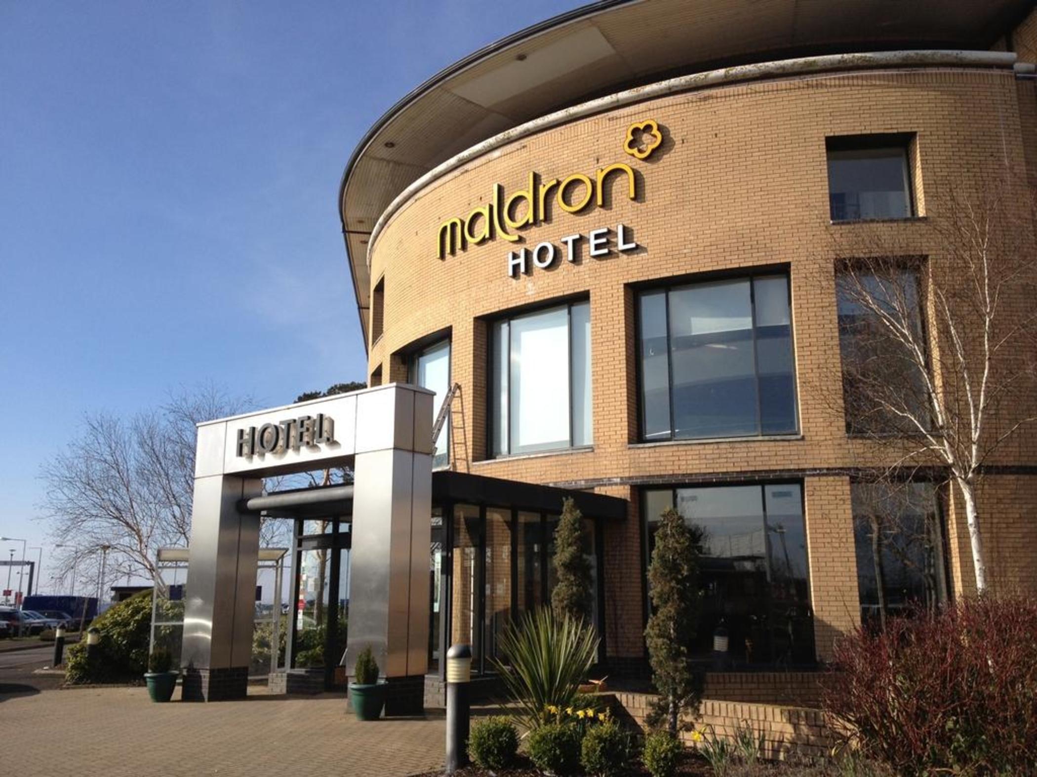 Maldron Hotel Belfast International Airport Aldergrove Екстериор снимка