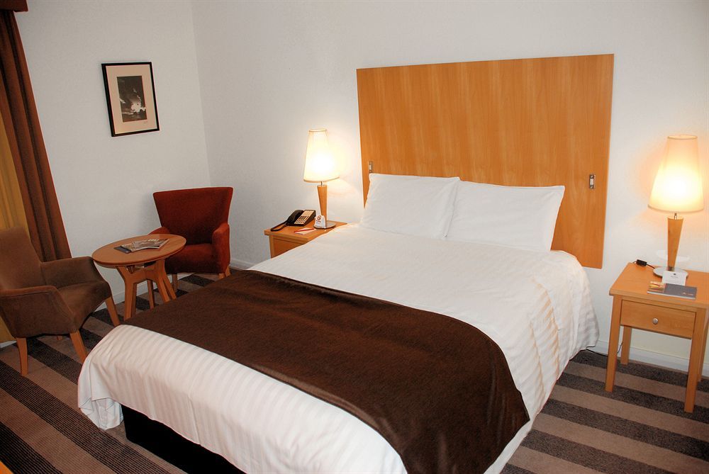 Maldron Hotel Belfast International Airport Aldergrove Екстериор снимка